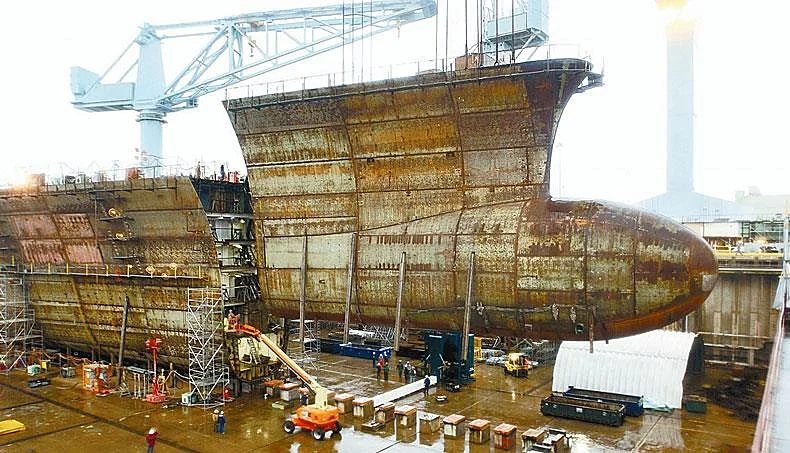 Hull block alignment during erection